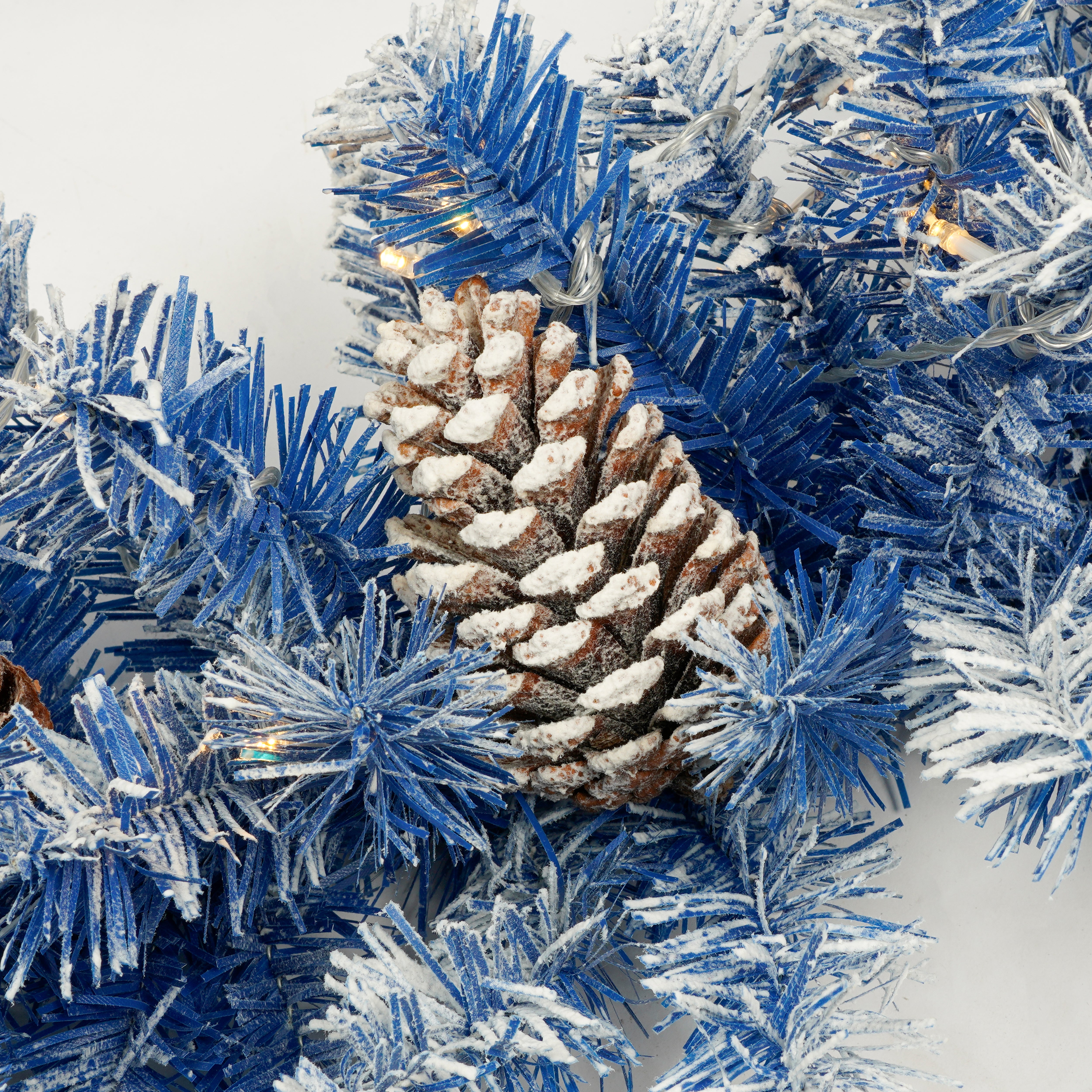 A set of 4 artificial Christmas trees, including flower garlands, flower garlands, and 2 entrance trees, equipped with LED light