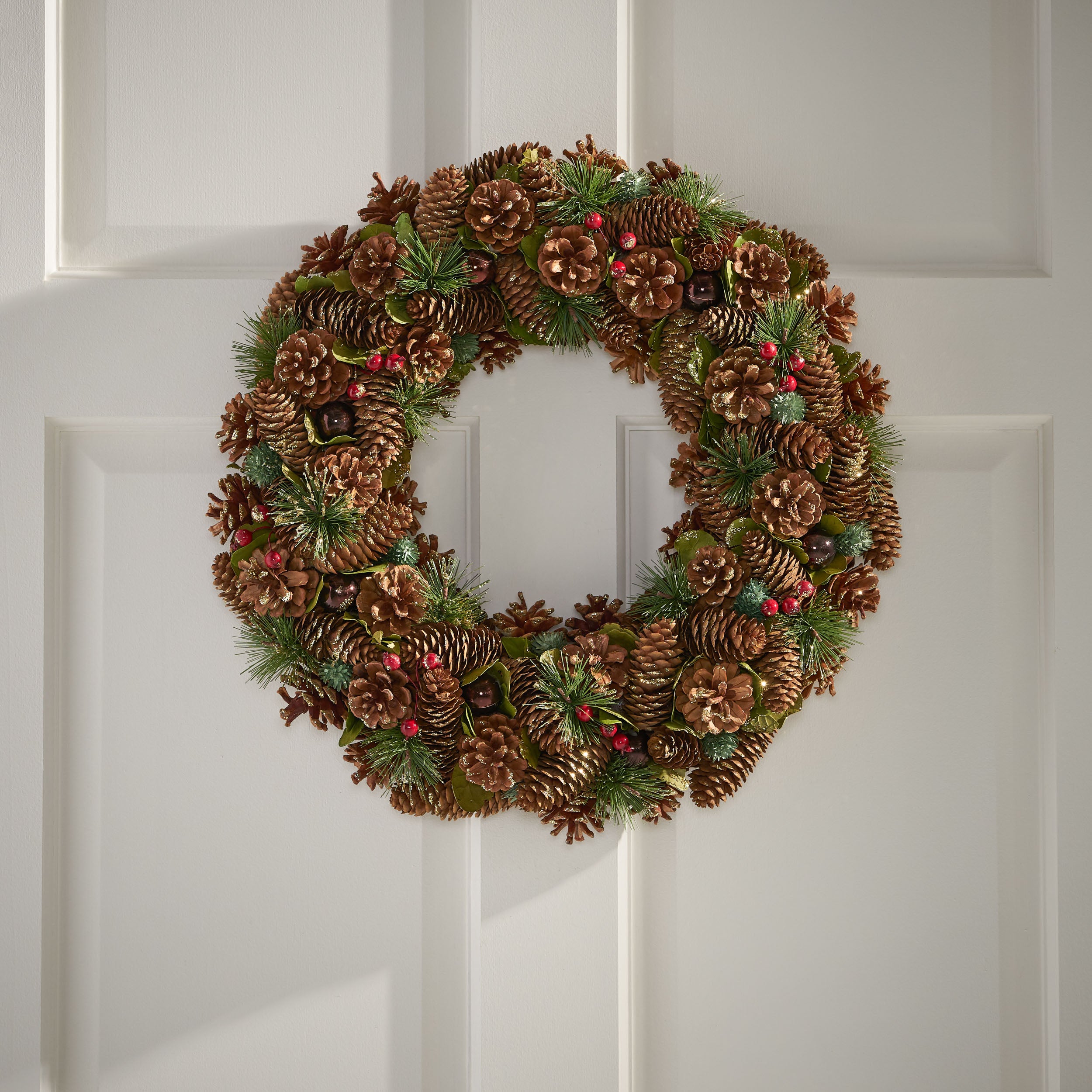 *CLEARANCE SALE* 18.5'' PINE CONE WREATH